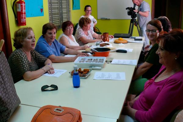 Taller recopilacion recetas cocina tradicional-2014-05-Mayo-fuente Area de Comunicacion Municipal-01