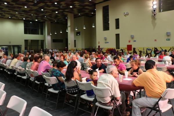 Cena de la Asociacion de Jubilados en su Semana Cultural-2014-08-09--fuente Area Comunicación Municipal-01