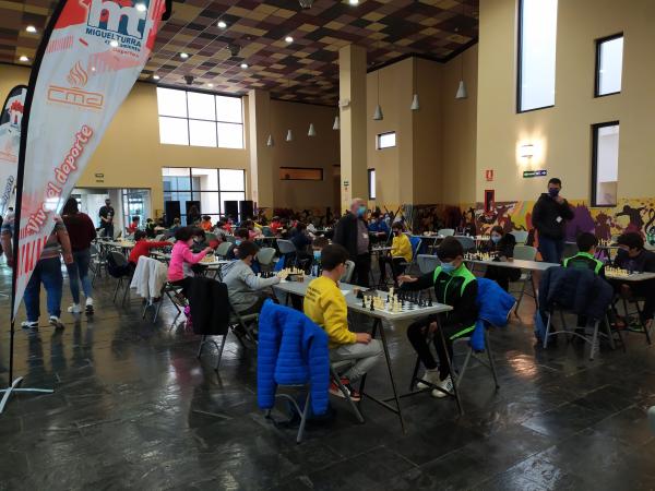 campeonato ajedrez edad escolar-2021-04-25-Fuente imagen Club Ajedrez Miguelturra-006