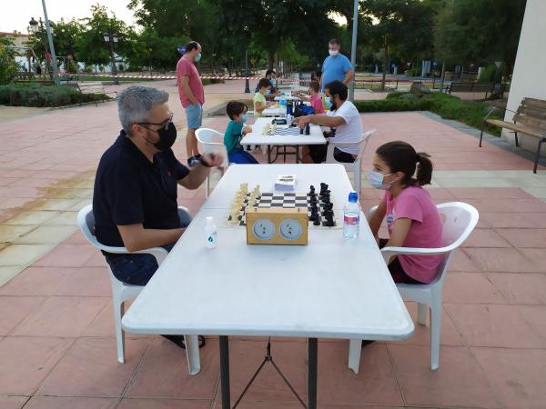 ajedrez nocturno-miguelturra-2021-08-27-fuente imagen-Club Ajedrez Miguelturra-004