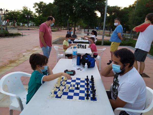 ajedrez nocturno-miguelturra-2021-08-27-fuente imagen-Club Ajedrez Miguelturra-006
