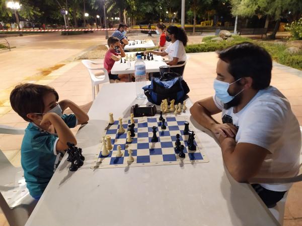 ajedrez nocturno-miguelturra-2021-08-27-fuente imagen-Club Ajedrez Miguelturra-011