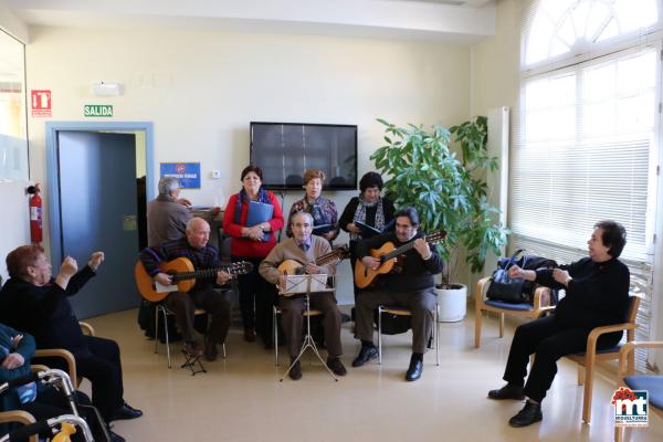 Asociacion Coros y Rondallas de Miguelturra en Centro de Dia-2015-12-01-fuente Area de Comunicación Municipal-022