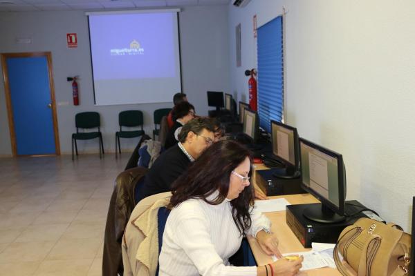cursos de informatica del Ayuntamiento de Miguelturra - noviembre 2014-fuente Area de Comunicacion Municipal - 2