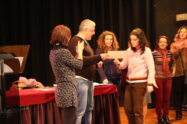 entrega Diplomas cursos Plan Formativo y Cursos Centro de la Mujer de Miguelturra-2015-03-23-fuente Area de Comunicacion Municipal-10