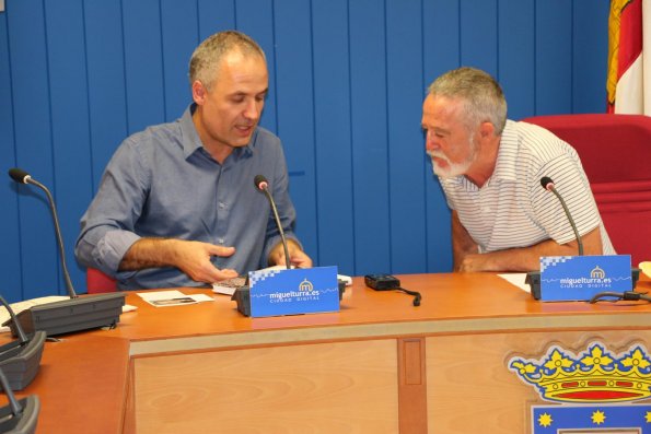 Detalle y felicitacion del alcalde de Memmingen a Roman Rivero - 2014-09-12-fuente Area Comunicación - 03