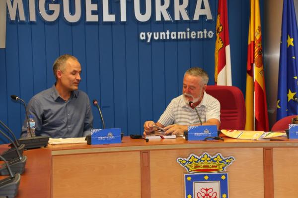 Detalle y felicitacion del alcalde de Memmingen a Roman Rivero - 2014-09-12-fuente Area Comunicación - 13