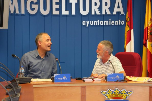 Detalle y felicitacion del alcalde de Memmingen a Roman Rivero - 2014-09-12-fuente Area Comunicación - 15
