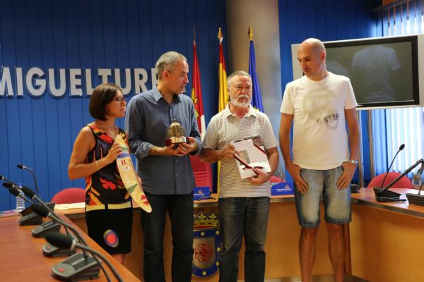 Detalle y felicitacion del alcalde de Memmingen a Roman Rivero - 2014-09-12-fuente Area Comunicación - 28