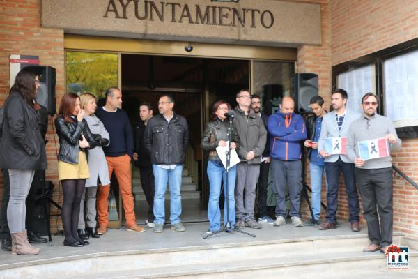 Minuto Silencio y apoyo victimas atentado de Paris-2015-11-15-fuente Area de Comunicación Municipal-001