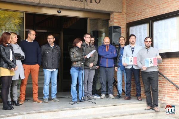 Minuto Silencio y apoyo victimas atentado de Paris-2015-11-15-fuente Area de Comunicación Municipal-003