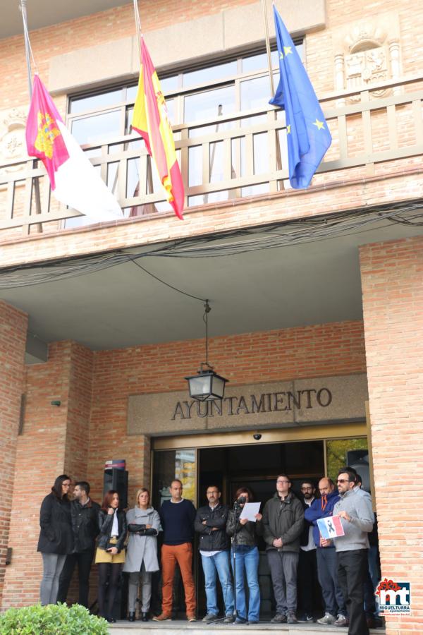 Minuto Silencio y apoyo victimas atentado de Paris-2015-11-15-fuente Area de Comunicación Municipal-005