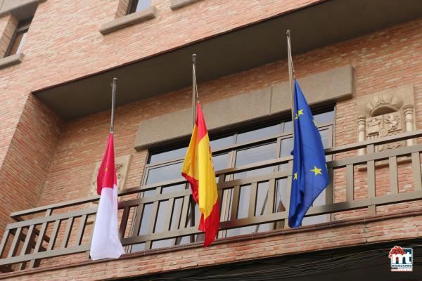 Minuto Silencio y apoyo victimas atentado de Paris-2015-11-15-fuente Area de Comunicación Municipal-006