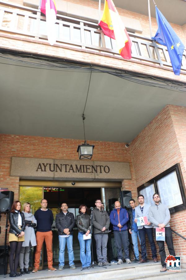 Minuto Silencio y apoyo victimas atentado de Paris-2015-11-15-fuente Area de Comunicación Municipal-012