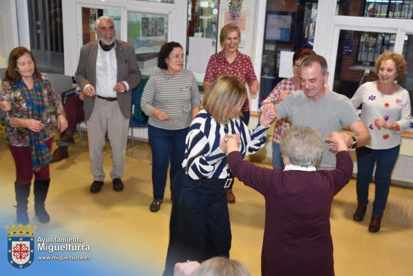 Baile navidad intergeneracional-2023-12-14-Fuente imagen Area Comunicación Ayuntamiento de Miguelturra-004