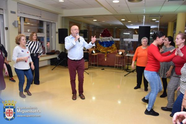 Baile navidad intergeneracional-2023-12-14-Fuente imagen Area Comunicación Ayuntamiento de Miguelturra-017