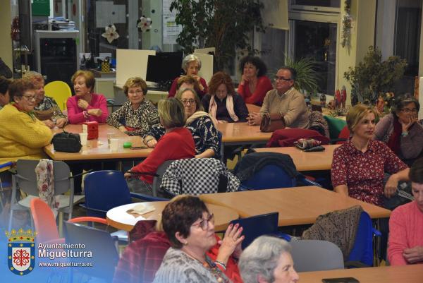 Baile navidad intergeneracional-2023-12-14-Fuente imagen Area Comunicación Ayuntamiento de Miguelturra-027