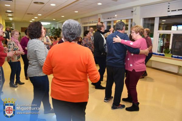 Baile navidad intergeneracional-2023-12-14-Fuente imagen Area Comunicación Ayuntamiento de Miguelturra-032