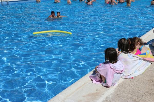 Actividades en la Piscina Municipal de Miguelturra-julio 2014-Fuente Area de Comunicacion Municipal-14