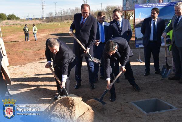 Primera piedra pasarla MIG-CR-2024-02-19-Fuente imagen Area Comunicación Ayuntamiento de Miguelturra-084