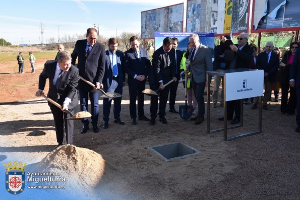 Primera piedra pasarla MIG-CR-2024-02-19-Fuente imagen Area Comunicación Ayuntamiento de Miguelturra-085