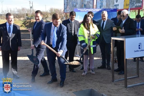 Primera piedra pasarla MIG-CR-2024-02-19-Fuente imagen Area Comunicación Ayuntamiento de Miguelturra-092