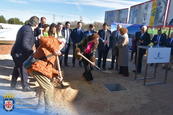 Primera piedra pasarla MIG-CR-2024-02-19-Fuente imagen Area Comunicación Ayuntamiento de Miguelturra-103