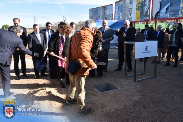 Primera piedra pasarla MIG-CR-2024-02-19-Fuente imagen Area Comunicación Ayuntamiento de Miguelturra-106