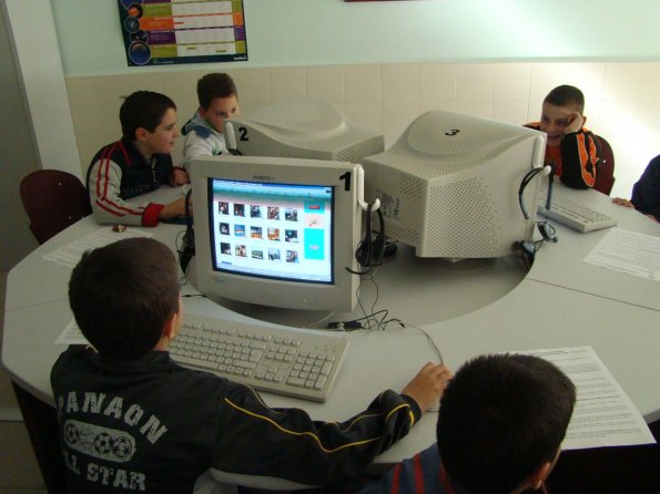 Talleres Día de Internet 2009 - CP Benito Pérez Galdós-20-4-2009- Fuente www.miguelturra.es - 10