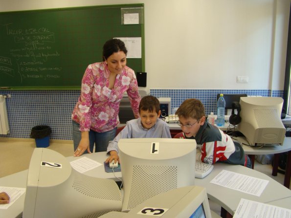 Talleres Día de Internet 2009 - CP Clara Campoamor-23-4-2009- Fuente www.miguelturra.es -11