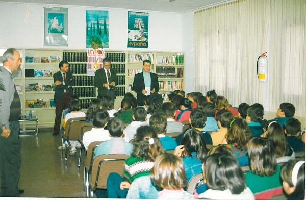 antiguas imagenes cedidas por la Biblioteca Municipal de Miguelturra - campaña Leyendo se entiende la gente