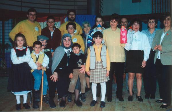 antiguas imagenes cedidas por la Biblioteca Municipal de Miguelturra - la caperucita churriega - 1997