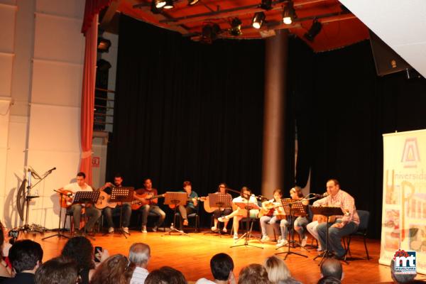 Concierto curso guitarra y pase modelos curso confeccion Universidad Popular 2015-2016-fuente Area de Comunicación Municipal-003