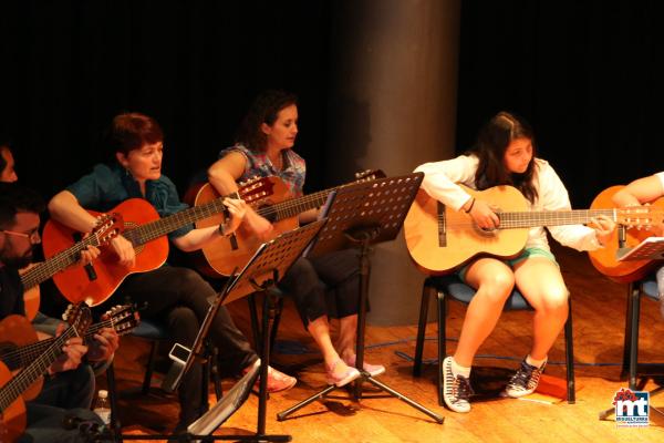 Concierto curso guitarra y pase modelos curso confeccion Universidad Popular 2015-2016-fuente Area de Comunicación Municipal-006