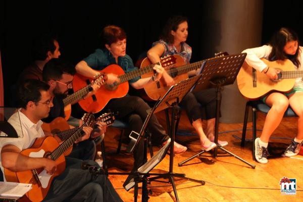 Concierto curso guitarra y pase modelos curso confeccion Universidad Popular 2015-2016-fuente Area de Comunicación Municipal-007