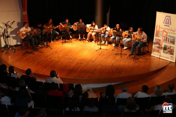 Concierto curso guitarra y pase modelos curso confeccion Universidad Popular 2015-2016-fuente Area de Comunicación Municipal-009