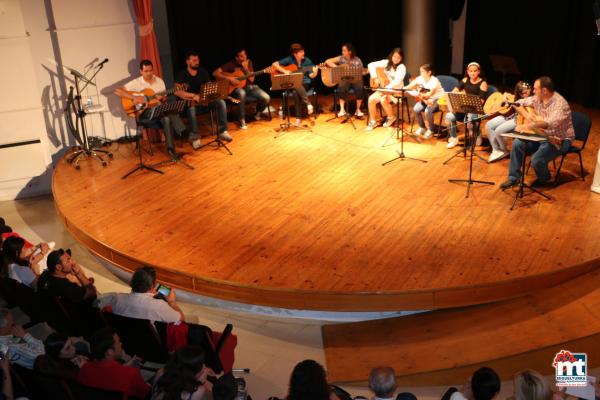 Concierto curso guitarra y pase modelos curso confeccion Universidad Popular 2015-2016-fuente Area de Comunicación Municipal-012