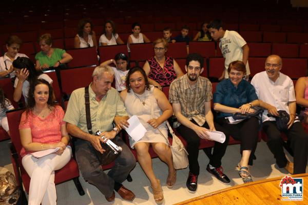 Desfile curso costura y exhibición curso guitarra UP-junio 2015-fuente Area de Comunicación Municipal-092