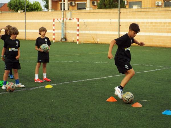 campusfutbolmiguelturra2025-dia2-martes-fuente-albertosanchez-034