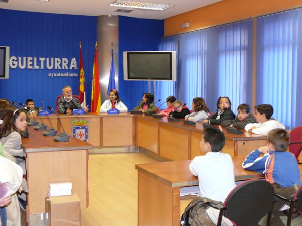 Visita del Colegio Clara Campo Amor a las Dependencia Municipales-13-04-2010-Fuente Area Comunicacion Municipal (3)