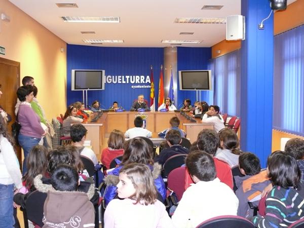 Visita del Colegio Clara Campo Amor a las Dependencia Municipales-13-04-2010-Fuente Area Comunicacion Municipal (35)