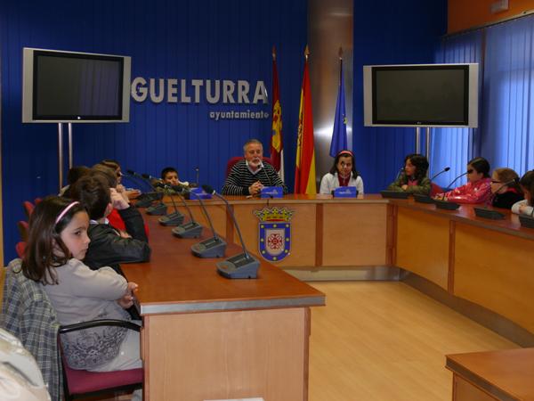 Visita del Colegio Clara Campo Amor a las Dependencia Municipales-13-04-2010-Fuente Area Comunicacion Municipal (7)