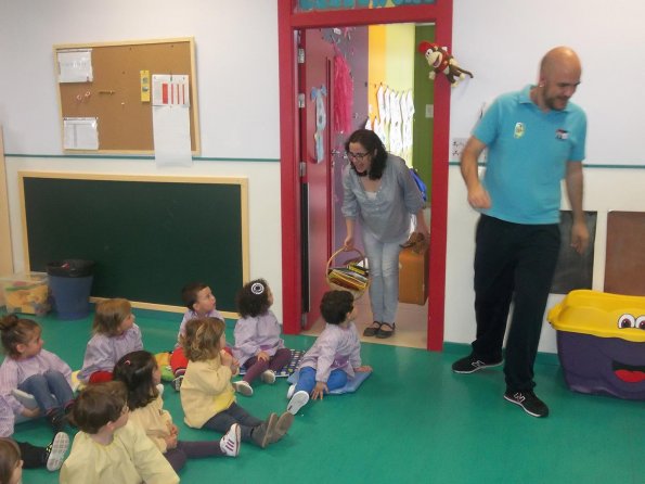Dia del Libro 2015 en Escuela Municipal Infantil Coletas de Miguelturra-fuente Concejalia de Educacion-010
