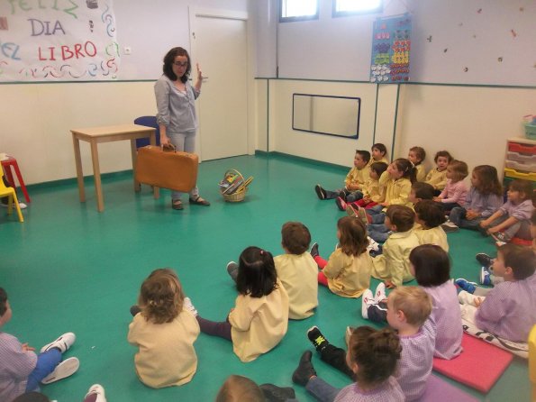Dia del Libro 2015 en Escuela Municipal Infantil Coletas de Miguelturra-fuente Concejalia de Educacion-011