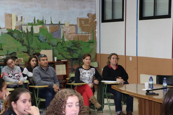 Jueza de Menores en el Instituto - noviembre 2014- Fuente Area de Comunicacion Municipal - 05