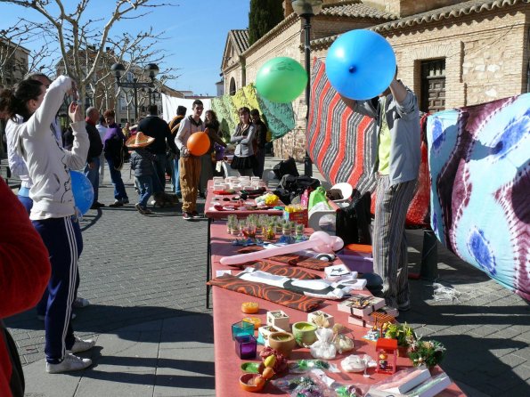 mercadillo-solidario-28-01-2011-fuente-area-comunicacion-municipal-080