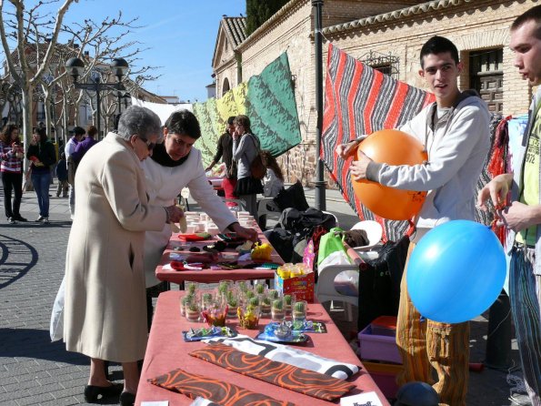 mercadillo-solidario-28-01-2011-fuente-area-comunicacion-municipal-084