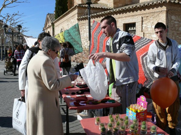 mercadillo-solidario-28-01-2011-fuente-area-comunicacion-municipal-099