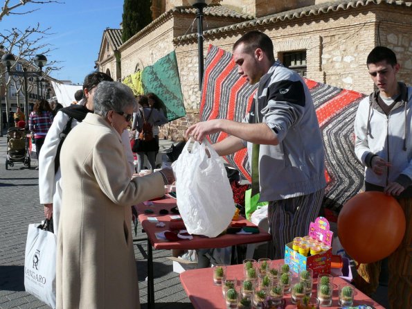 mercadillo-solidario-28-01-2011-fuente-area-comunicacion-municipal-100