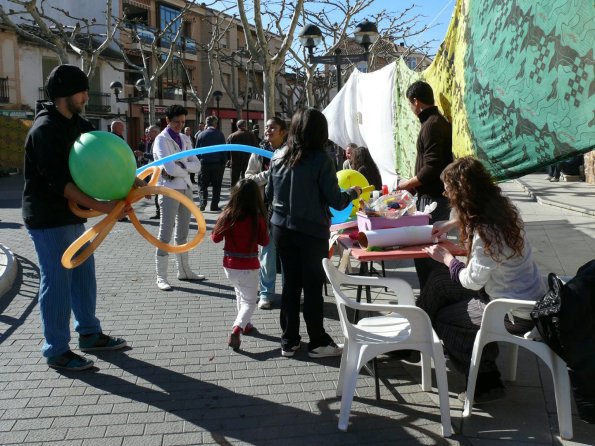 Mercadillo Solidario-28-01-2011-fuente Area Comunicacion Municipal-200